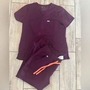 FIGS Deep Purple scrub set 🦄